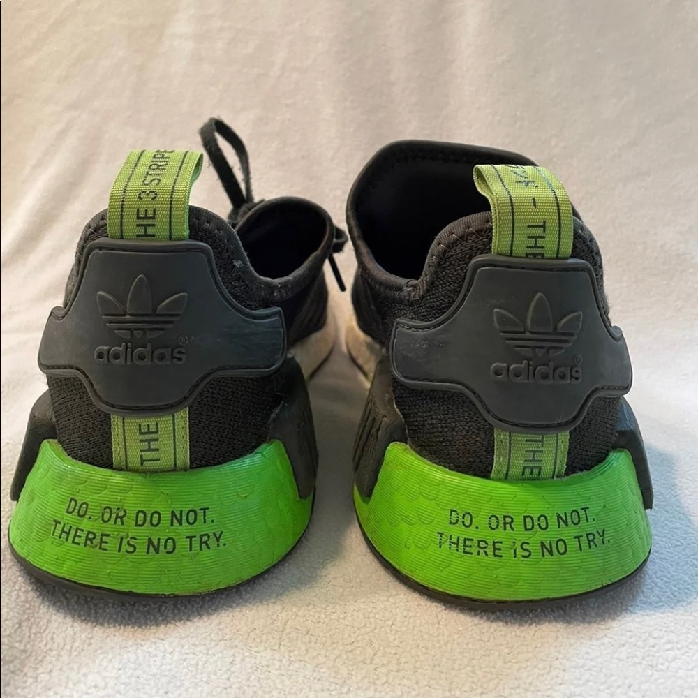 Adidas limited edition 2019 Star Wars x MD R1 'Yoda' size 6 Youth